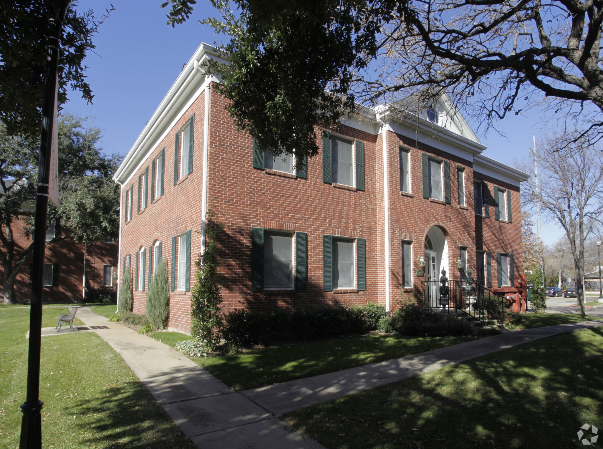 2015 E Lamar Blvd, Arlington, TX à vendre Photo principale– Image 1 sur 10