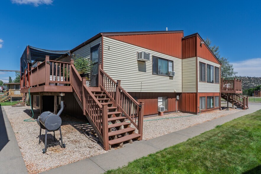 438 S 14th St, Hot Springs, SD à vendre - Photo de l’immeuble – Image 3 sur 33