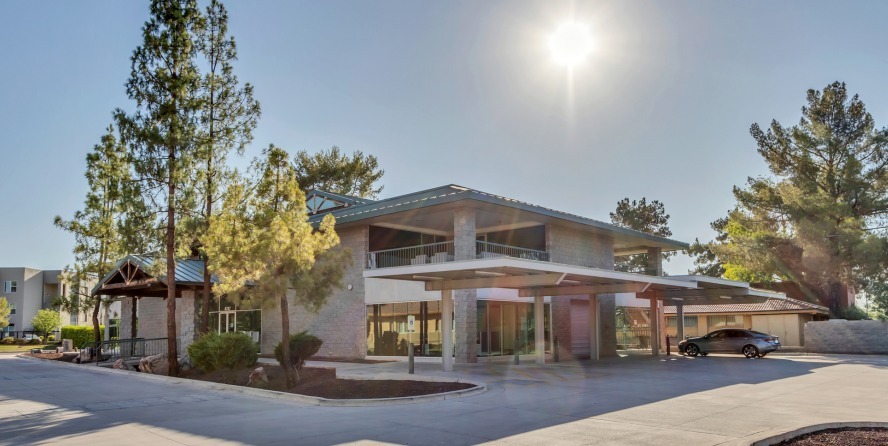 4747 S Lakeshore Dr, Tempe, AZ à louer - Photo principale – Image 1 sur 11