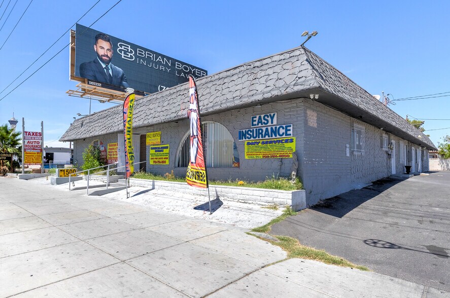 1500 E Sahara Ave, Las Vegas, NV à vendre - Photo de l’immeuble – Image 2 sur 9