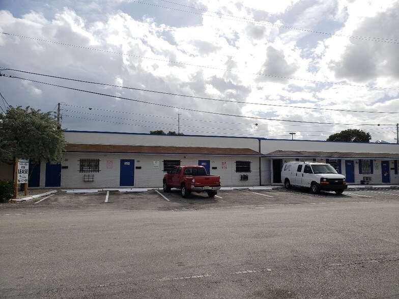 2610-2618 NW 4th St, Fort Lauderdale, FL à louer - Photo principale – Image 1 sur 9