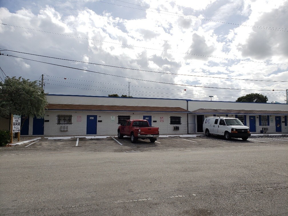 2610-2618 NW 4th St, Fort Lauderdale, FL à louer Photo principale– Image 1 sur 10