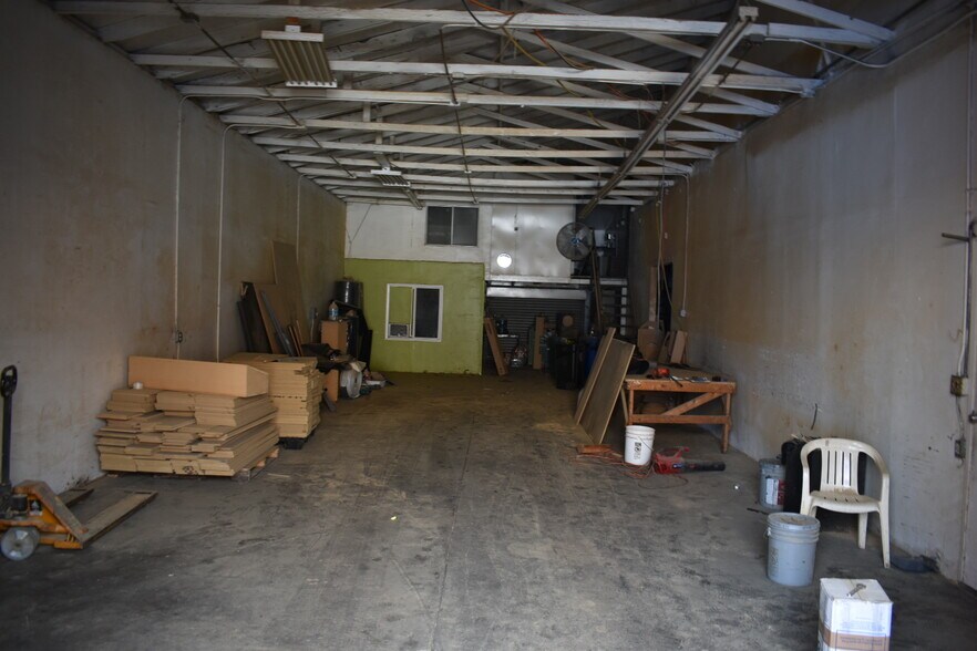 8614-8616 Mettler St, Los Angeles, CA à vendre - Photo de l’immeuble – Image 3 sur 5