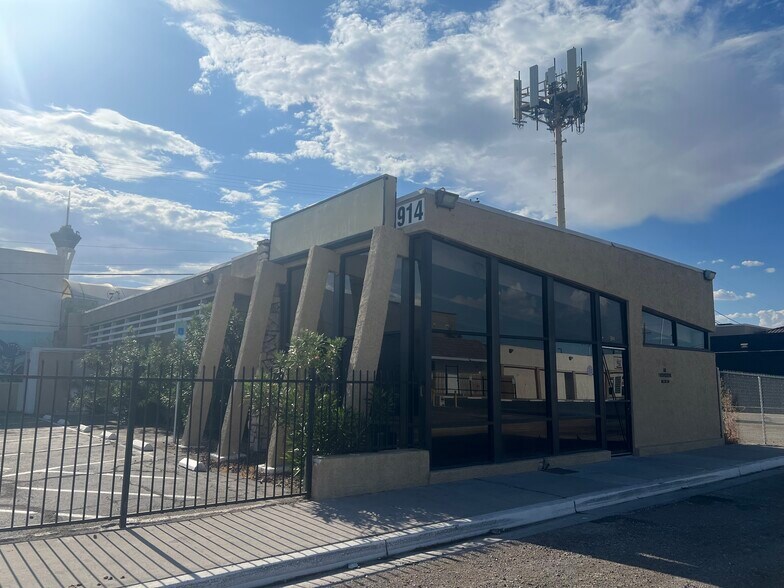 914 E Sahara Ave, Las Vegas, NV à louer - Photo de l’immeuble – Image 1 sur 2