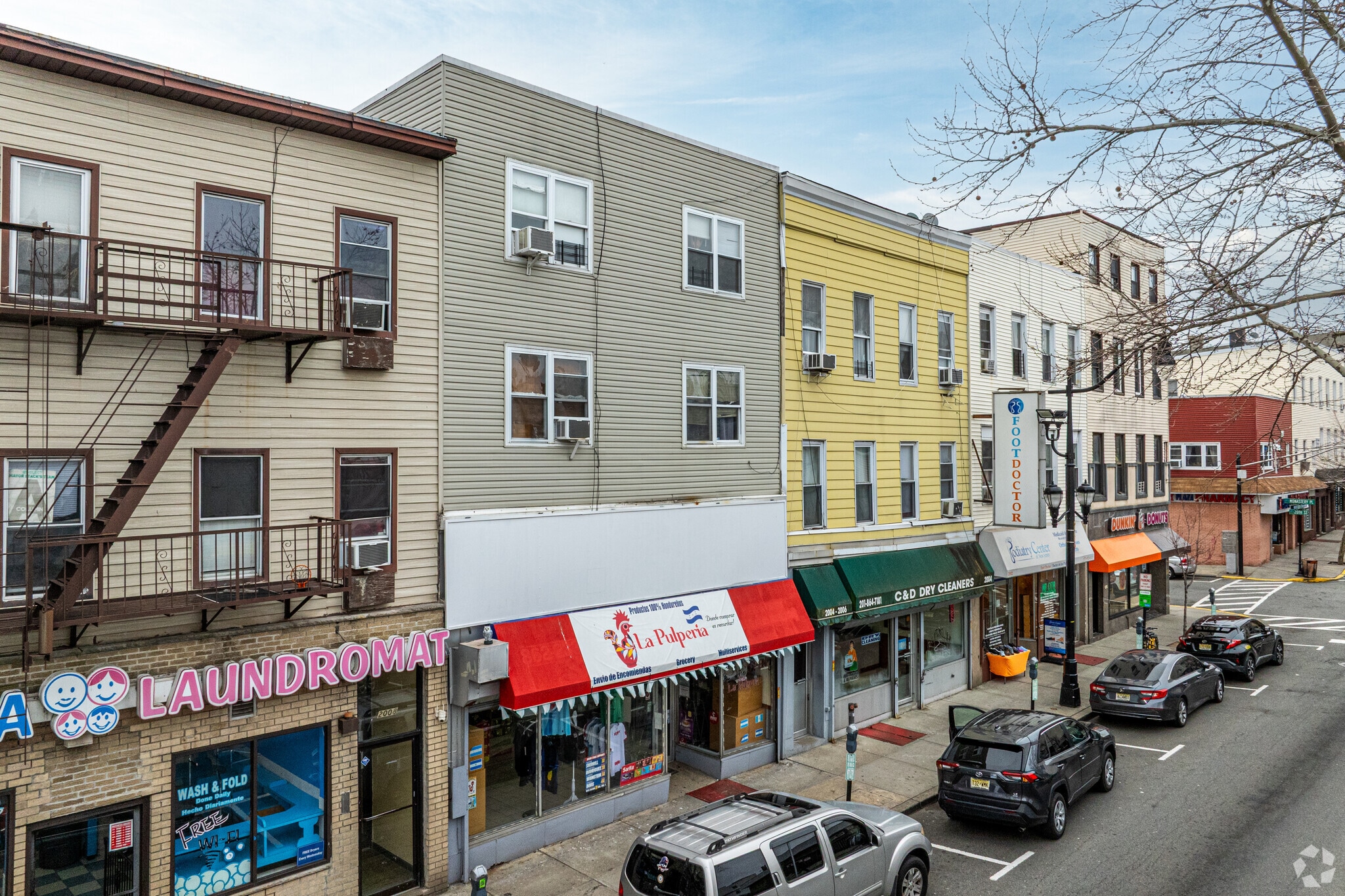 2004-2006 Bergenline Ave, Union City, NJ à louer Photo principale– Image 1 sur 19