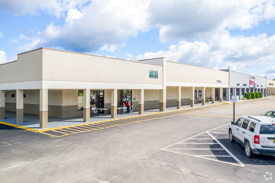 3210 Crill Ave, Palatka, FL à louer - Photo principale – Image 2 sur 10