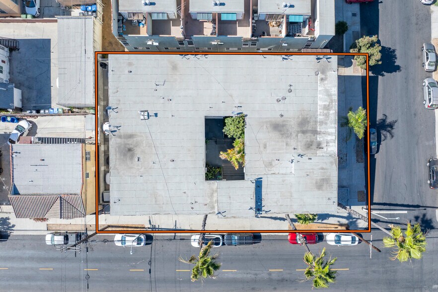 3555 San Marino St, Los Angeles, CA à vendre - Photo de l’immeuble – Image 2 sur 5
