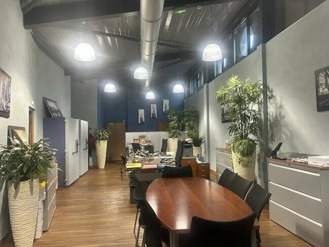 Plus de détails pour Bureau à louer
