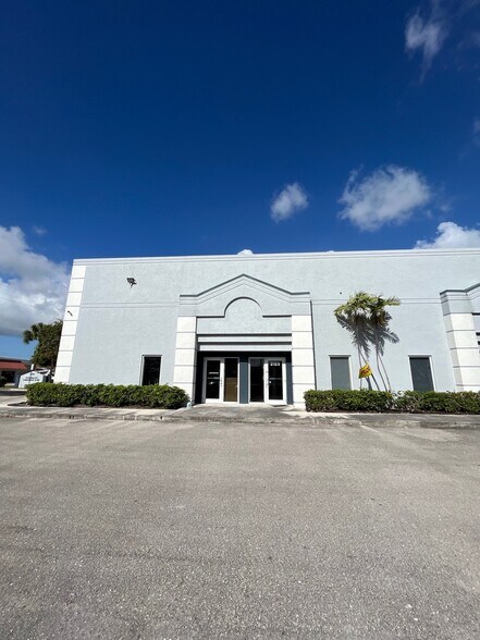 2101-2177 NW 22nd St, Pompano Beach, FL à louer - Photo de l’immeuble – Image 2 sur 10