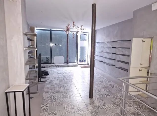 Local commercial dans Paris à louer - Photo de l’immeuble – Image 2 sur 4