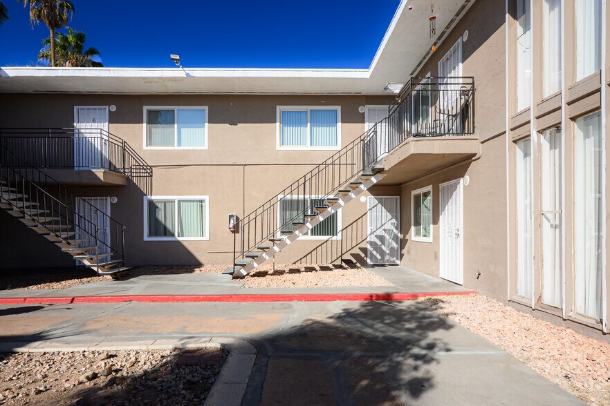 1076-1112 Sierra Vista Dr, Las Vegas, NV à vendre - Photo de l’immeuble – Image 2 sur 30