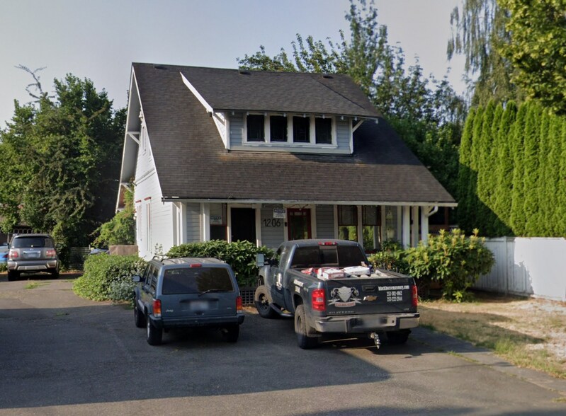 E Main Mixed Use portefeuille de 2 biens à vendre sur LoopNet.fr - Photo de l’immeuble – Image 3 sur 3