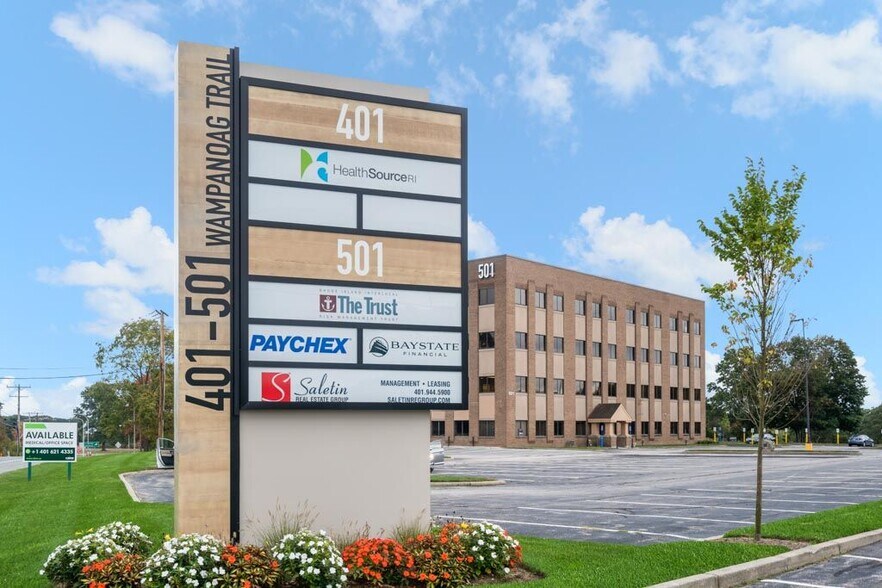 501 Wampanoag Trl, East Providence, RI à louer - Photo de l’immeuble – Image 3 sur 21