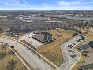 Plus de détails pour 7901 N 66th St, Milwaukee, WI - Santé à vendre