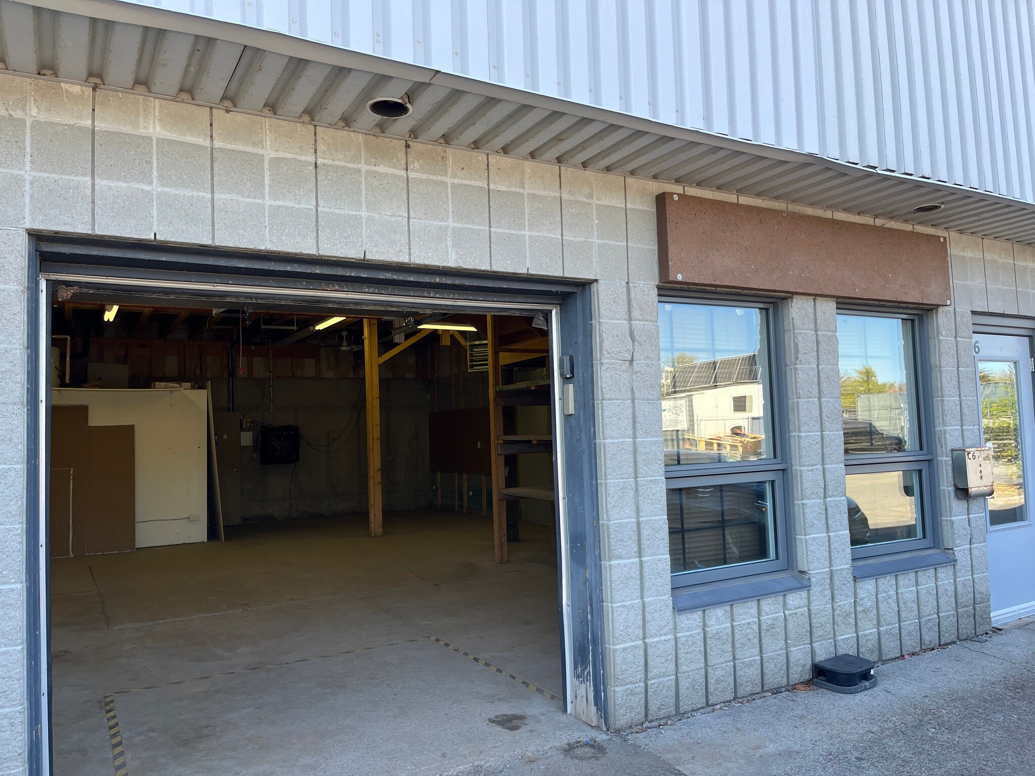 2285 St Laurent Blvd, Ottawa, ON à louer Photo de l’immeuble– Image 1 sur 13