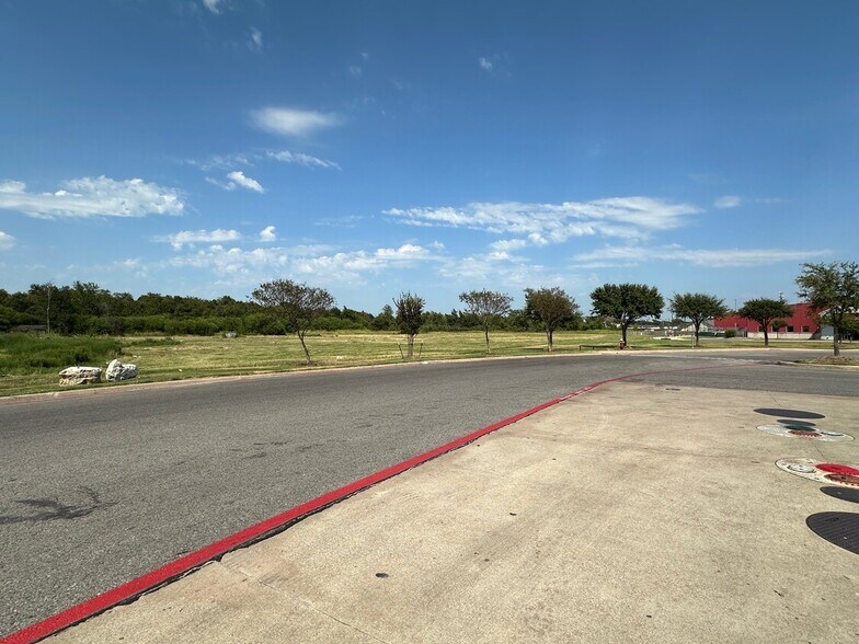 1609 N Texas Ave, Bryan, TX à louer - Photo de l’immeuble – Image 2 sur 3