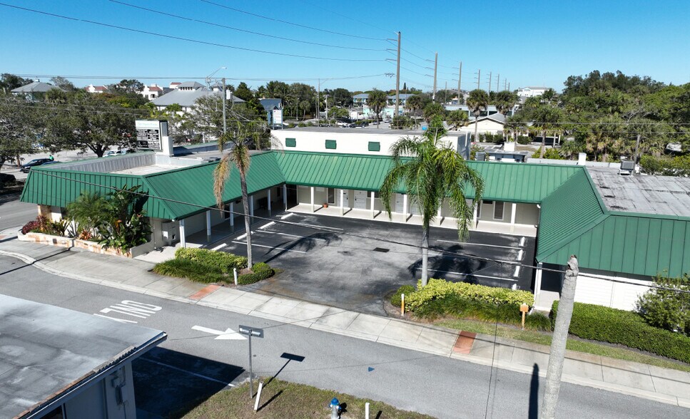 611 SW federal Hwy, Stuart, FL à louer - Photo de l’immeuble – Image 2 sur 6