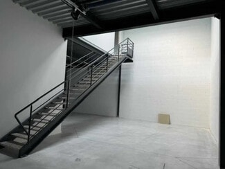 Plus de détails pour Bureau, Local d'activités à louer