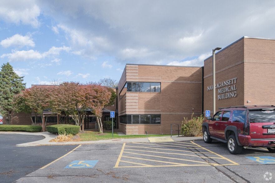 360 Kingstown Rd, Narragansett, RI à vendre - Photo principale – Image 1 sur 4