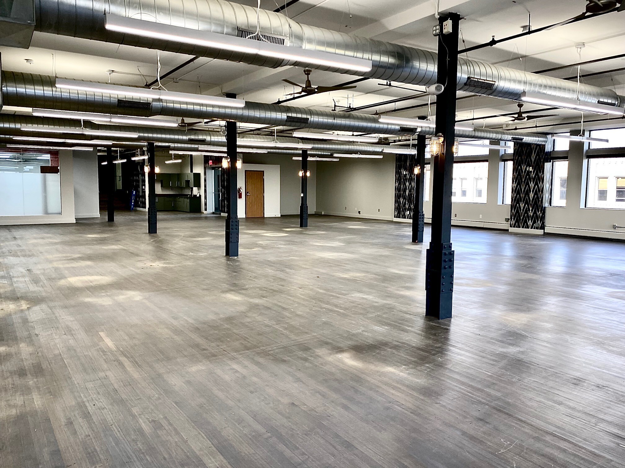 301-303 W 4th St, Royal Oak, MI à louer Photo intérieure– Image 1 sur 7