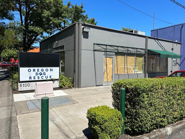 6080 SW Macadam Ave, Portland, OR à louer - Photo de l’immeuble – Image 2 sur 4