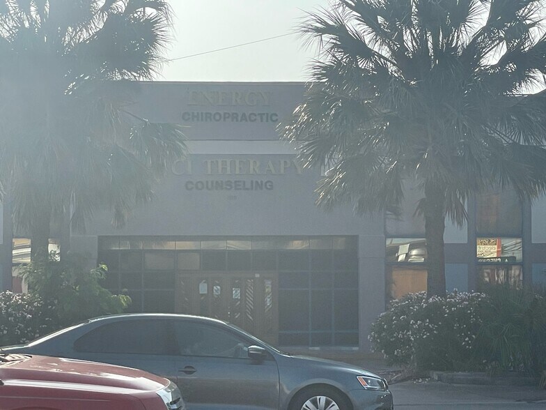 908 Paredes Line Rd, Brownsville, TX à louer - Photo de l’immeuble – Image 2 sur 29