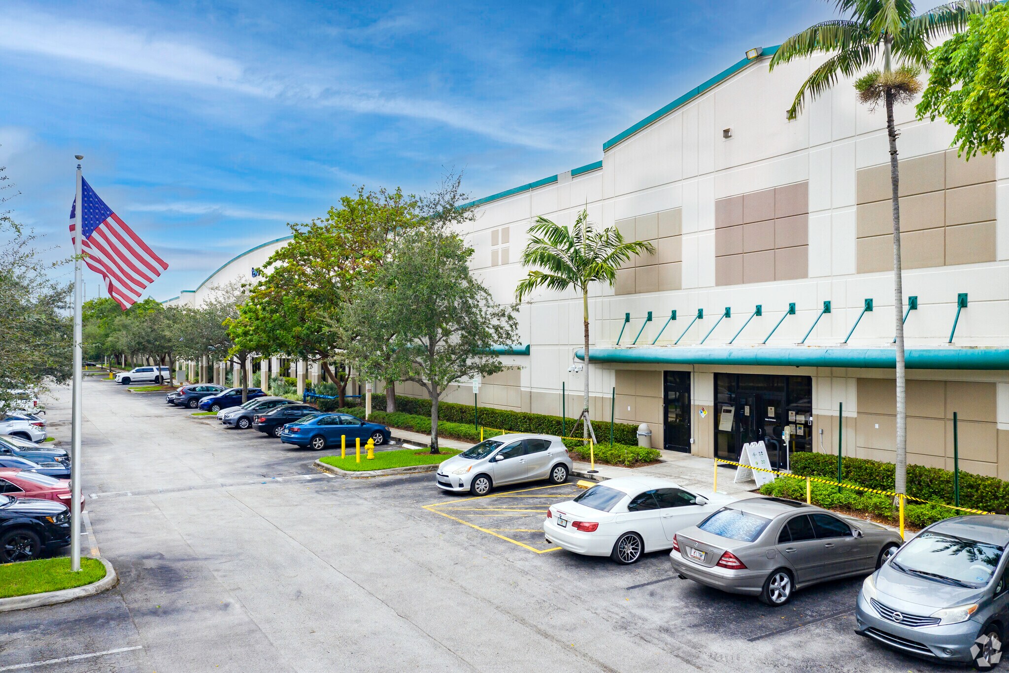 13900 NW 2nd St, Sunrise, FL à louer Photo principale– Image 1 sur 7