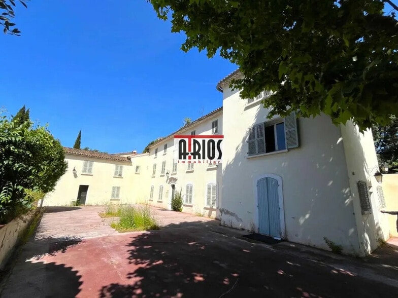 Bureau dans Toulon à vendre - Photo de l’immeuble – Image 1 sur 13