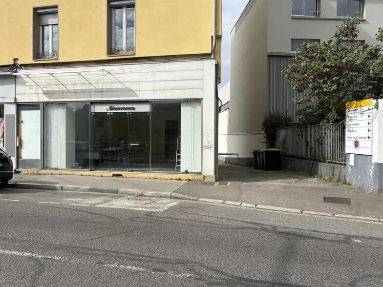 Local d’activités dans Oullins à louer - Photo de l’immeuble – Image 3 sur 11