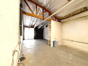 2315-2319 E 8th St, Los Angeles, CA à louer Photo intérieure– Image 2 sur 5