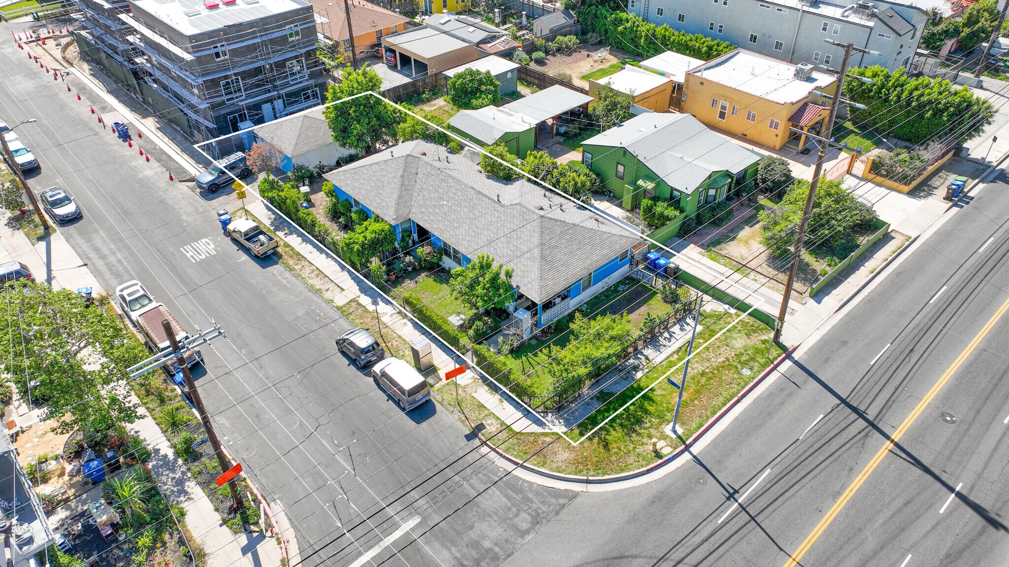 11202 Oxnard St, North Hollywood, CA à vendre Photo principale– Image 1 sur 23