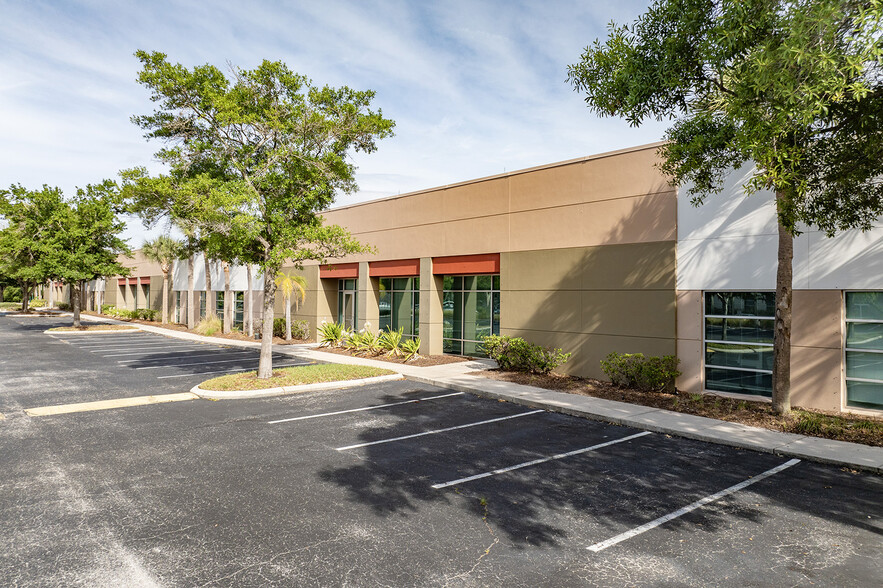 10441 University Center Dr, Tampa, FL à louer - Photo de l’immeuble – Image 3 sur 13