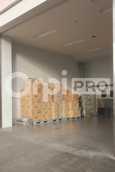 Local d'activités dans Lunel à vendre - Photo intérieure – Image 2 sur 4