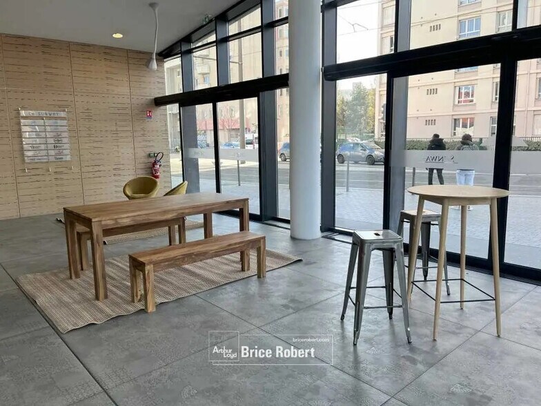 Bureau dans Lyon à louer - Photo de l’immeuble – Image 1 sur 9