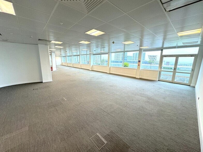 27 Great West Rd, Brentford à louer - Photo de l’immeuble – Image 3 sur 23