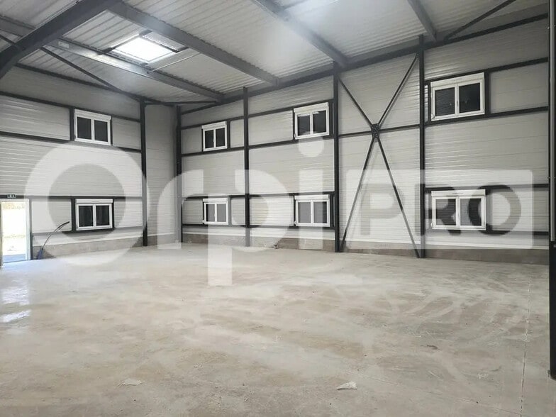 Local d’activités dans Reims à louer - Photo intérieure – Image 2 sur 4