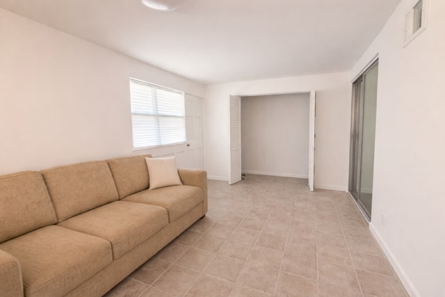 714 1st Ave SW, Largo, FL à vendre - Photo intérieure – Image 3 sur 18