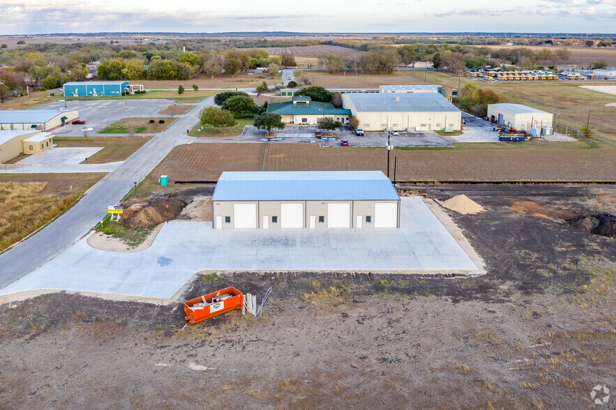 299 Navarro Dr, Seguin, TX à vendre - Photo de l’immeuble – Image 3 sur 11