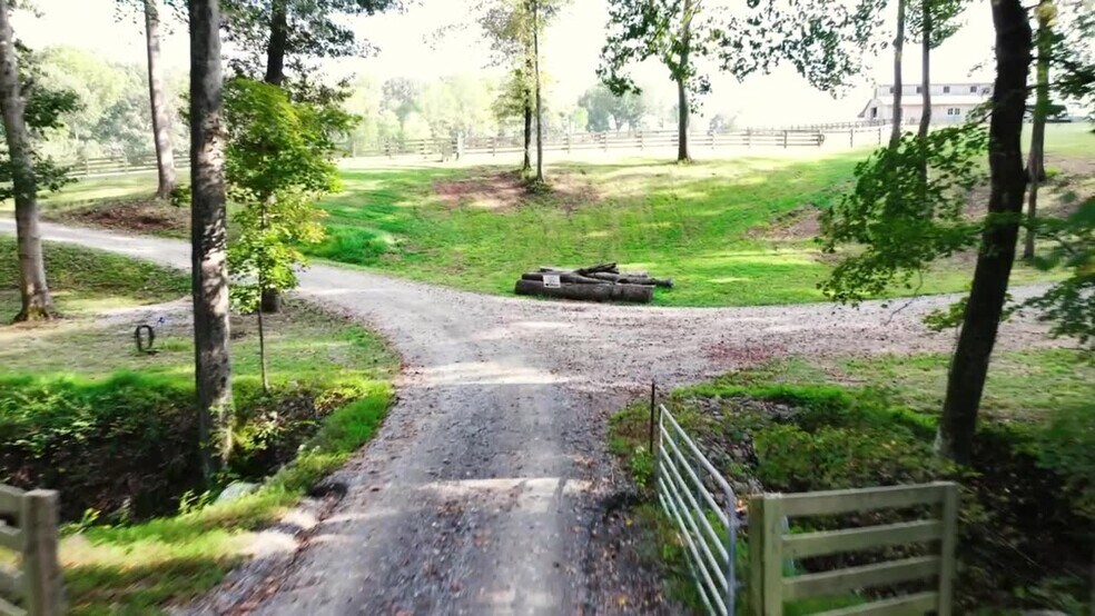3795 Turnersville Rd, Cedar Hill, TN à vendre - Vidéo sur l’annonce professionnelle – Image 2 sur 26