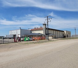 1605 Caribou St E, Moose Jaw, SK à louer Photo de l’immeuble– Image 1 sur 11