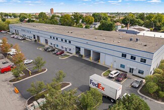 Plus de détails pour 340 Marshall Ave, Aurora, IL - Industriel/Logistique à vendre