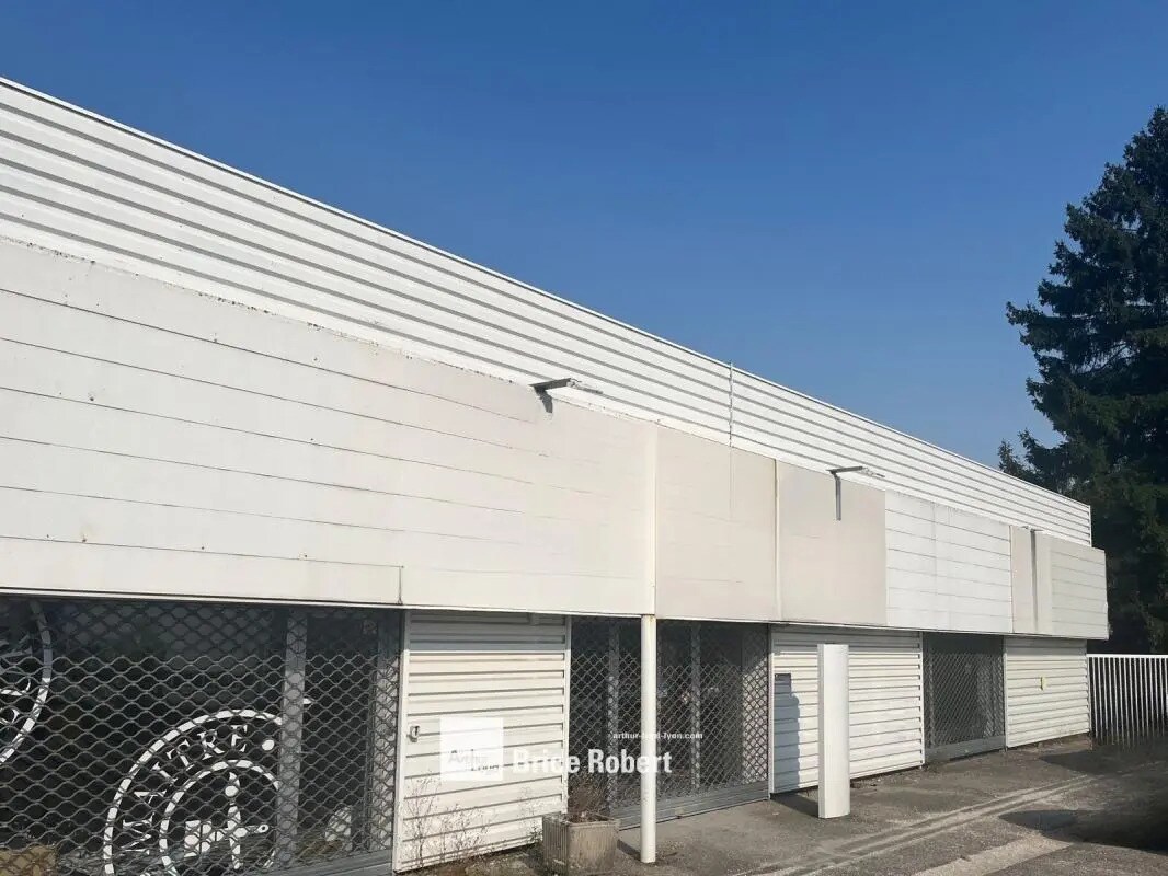 9001 Rue Joseph Marie Jacquard, Voiron à louer Photo de l’immeuble– Image 1 sur 5