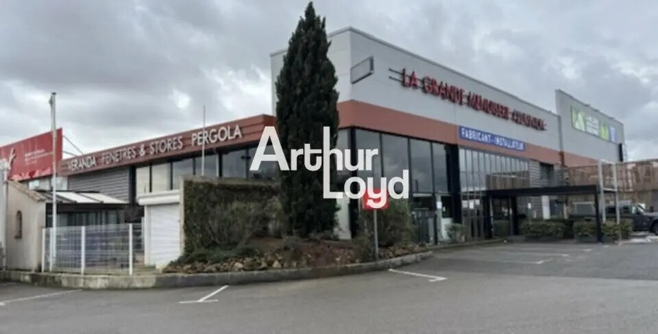 Local commercial dans Fréjus à louer - Photo de l’immeuble – Image 3 sur 4