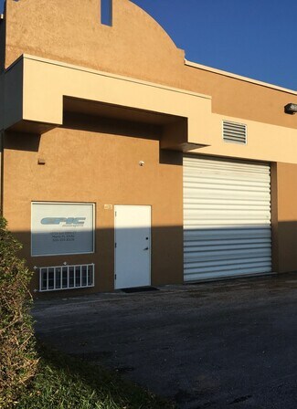 Plus de détails pour 13725 SW 139th Ct, Miami, FL - Industriel/Logistique à louer