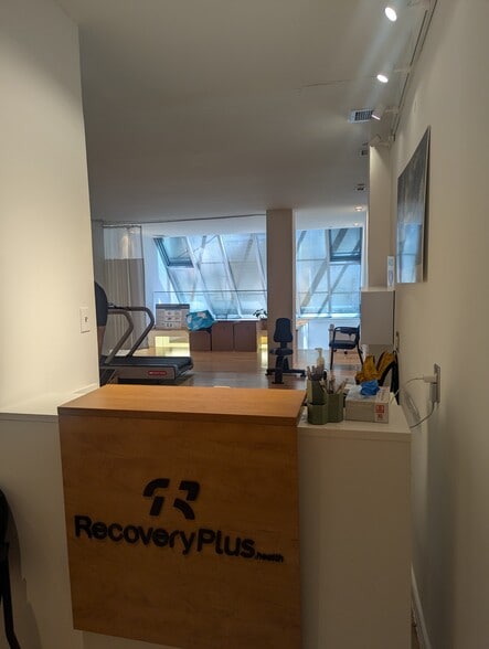 150 W 58th St, New York, NY à louer - Photo intérieure – Image 3 sur 16
