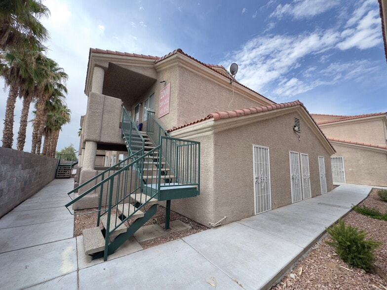 2201 James Bilbray Dr, Las Vegas, NV à vendre - Photo de l’immeuble – Image 2 sur 18