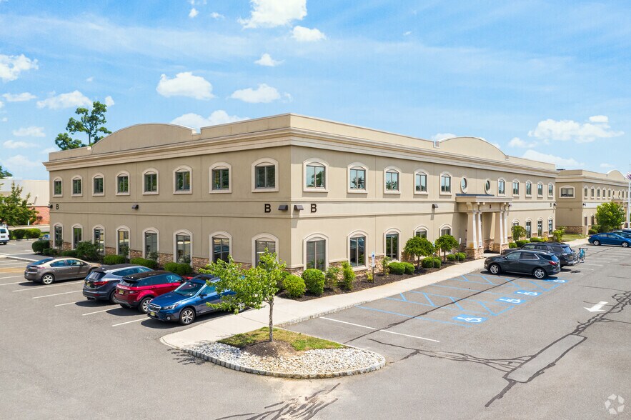 234 Industrial Way, Eatontown, NJ à louer - Photo de l’immeuble – Image 3 sur 7