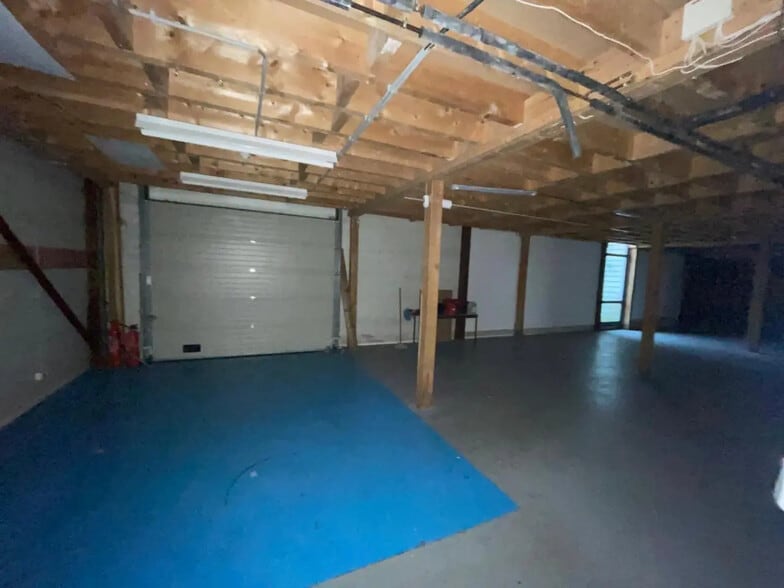 Local d’activités dans Croissy-sur-Seine à louer - Photo de l’immeuble – Image 2 sur 12