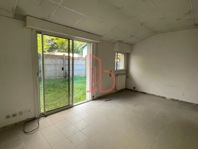 Bureau dans VILLENAVE-D'ORNON à vendre - Photo de l’immeuble – Image 2 sur 7