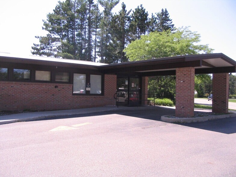 1010 W North Down River Rd, Grayling, MI à vendre - Photo de l’immeuble – Image 1 sur 16